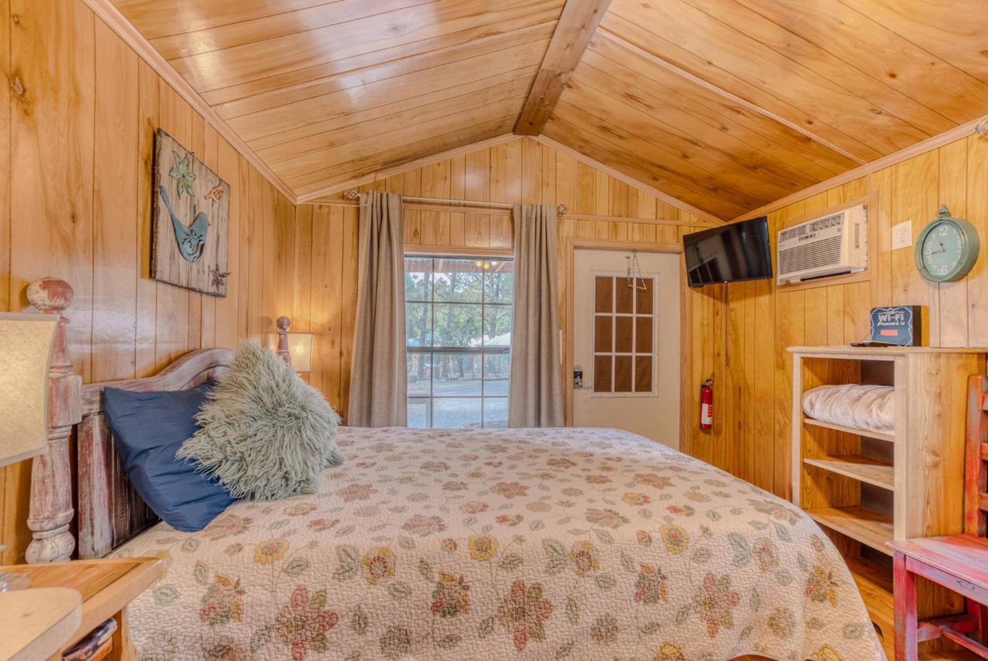 רואידוסו Enchanted Hideaway Cabins And Cottages מראה חיצוני תמונה
