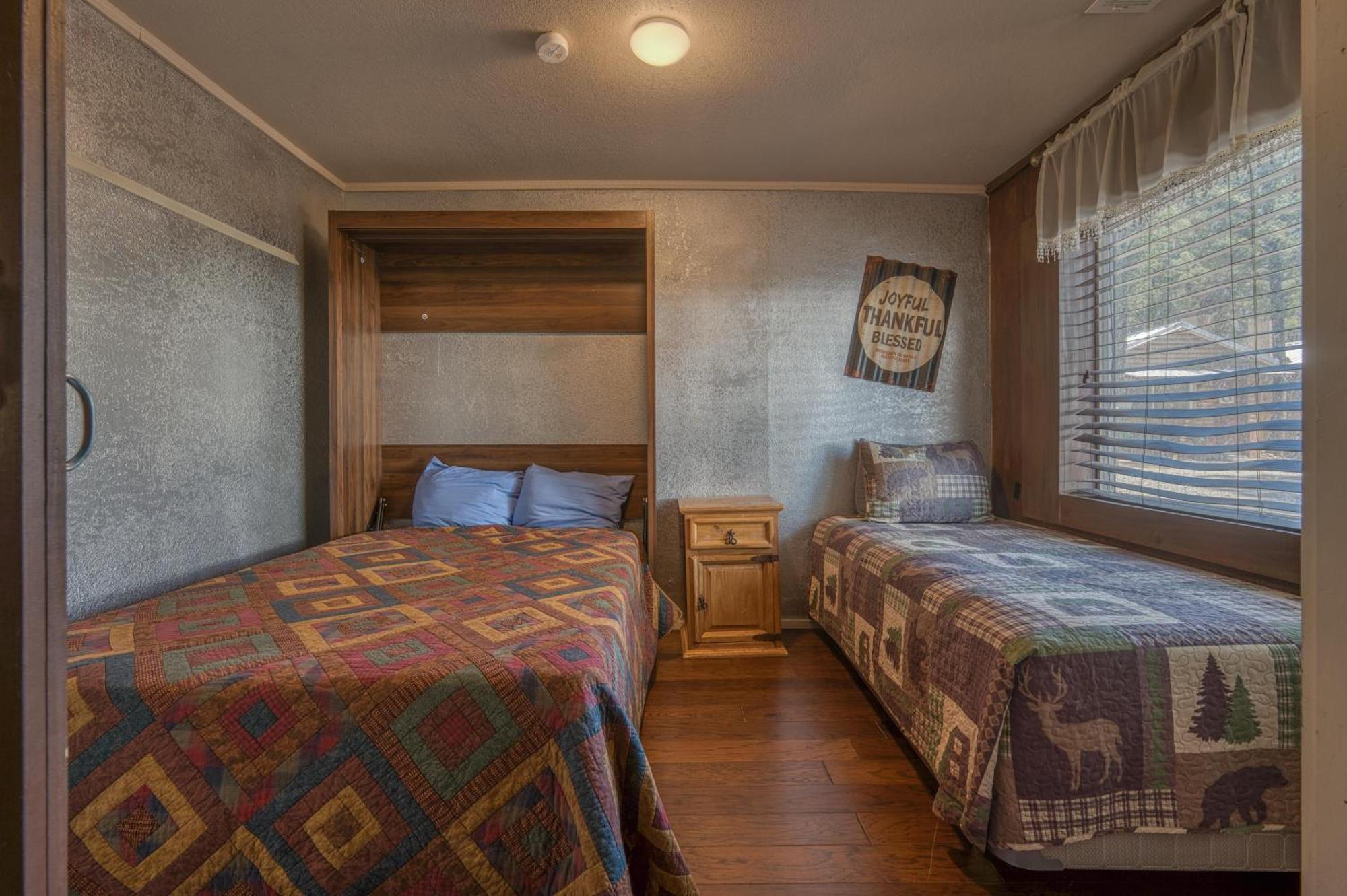 רואידוסו Enchanted Hideaway Cabins And Cottages מראה חיצוני תמונה